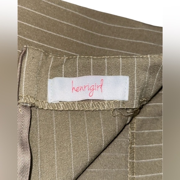 Henrigirl Women’s Tan Skorts with Subtle Pinstripes and Tailored Fit - Picture 4 of 6